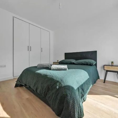 Deluxe 1 Bed In Colindale Wembley With Freewifitv Leilighet London Eksteriør bilde