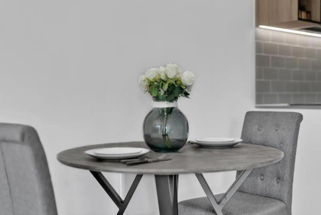 Deluxe 1 Bed In Colindale Wembley With Freewifitv Leilighet London Eksteriør bilde