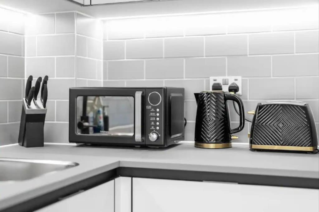 Deluxe 1 Bed In Colindale Wembley With Freewifitv Leilighet London Eksteriør bilde