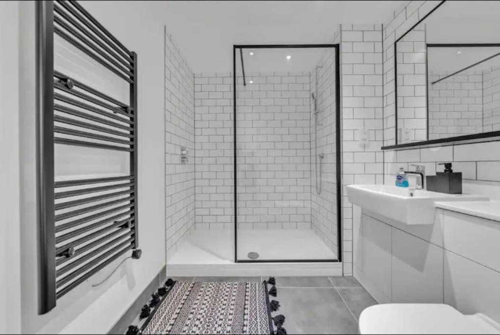 Deluxe 1 Bed In Colindale Wembley With Freewifitv Leilighet London Eksteriør bilde
